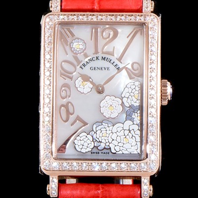 미러급 프랭크뮬러 여성용 롱아일렌드 952 QZ ORC D 1R 컬력션 최상급 퀄리티의 쥬얼셋팅 케이스 화이트 마더 오브 펄 다이얼 스위스 쿼츠 무브먼트 FRA0411 Ⅳ