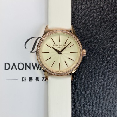 미러급 파텍필립 여성용 칼라트라바 4897R-010 나토천/가죽줄 18K 로즈골드 33mm 오토매틱 Cal.324 타입 크림 다이얼 pat2250 Ⅳ