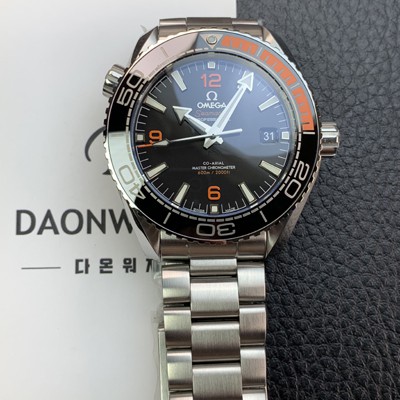 미러급 오메가 남성용 씨마스터 신제품 215.30.44.21.01.002 플래닛 오션 600m 코-액시얼 마스터 크로노미터 43.5mm 오토매틱 Cal.8900 타입 메탈줄 블랙 다이얼 omg0196 Ⅳ