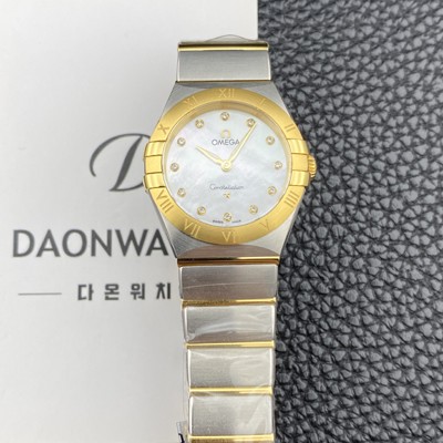 미러급 오메가 여성용 컨스틀레이션 맨해튼 131.20.28.60.55.002 옐우골드 28mm 쿼츠 Cal.4061무브먼트 화이트 자개 다이얼 omg0230 Ⅳ