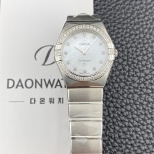 미러급 오메가 여성용 컨스틀레이션 맨해튼 131.15.28.60.55.001 다이아몬드 세팅 베젤 28mm 쿼츠 Cal.4061무브먼트 화이트 자개 다이얼 omg0222 Ⅳ